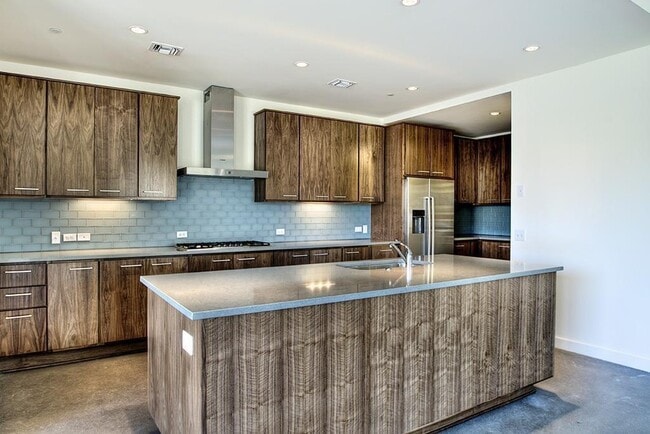 Building Photo - 2410 Waugh Dr