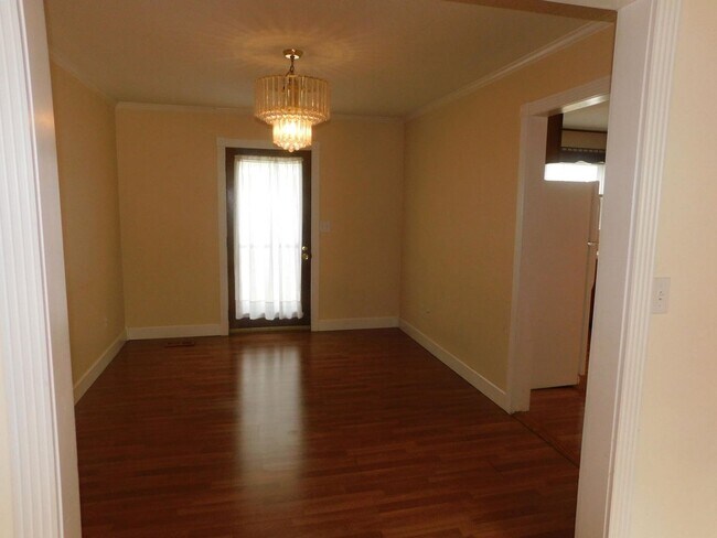 Building Photo - 3 bedroom Signal Mountain Home!