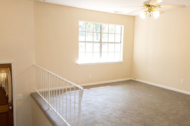 Foto del edificio - 8330 Middle Rd