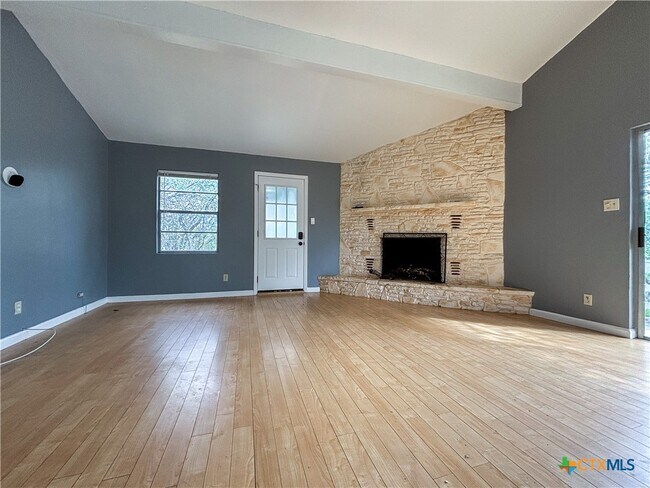 Foto del edificio - 571 Firefly Dr