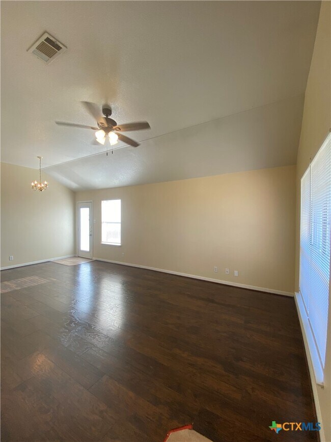 Building Photo - 5107 Daybreak Dr