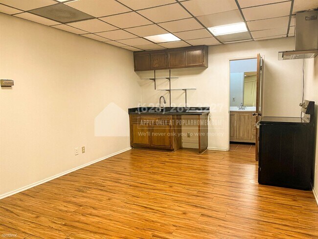 Foto del edificio - 2 br, 1.5 bath House - 855 West 2nd Street -