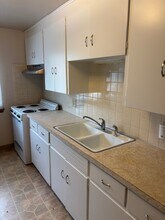 Kitchen Counter and Oven - 27 Forrestal Ln
