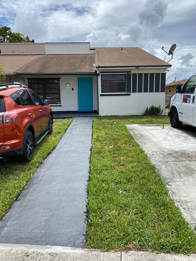 Foto del edificio - 514 SW 96th Ct