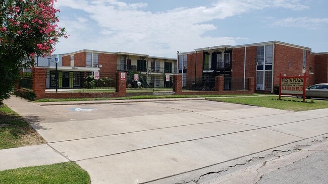 Building Photo - 6711 Mullins Dr