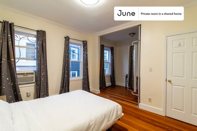 Building Photo - Private bedroom in 5 bed/2 bath Home