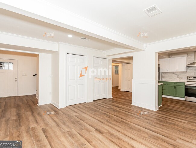 Building Photo - 3220 Ingleside Ave