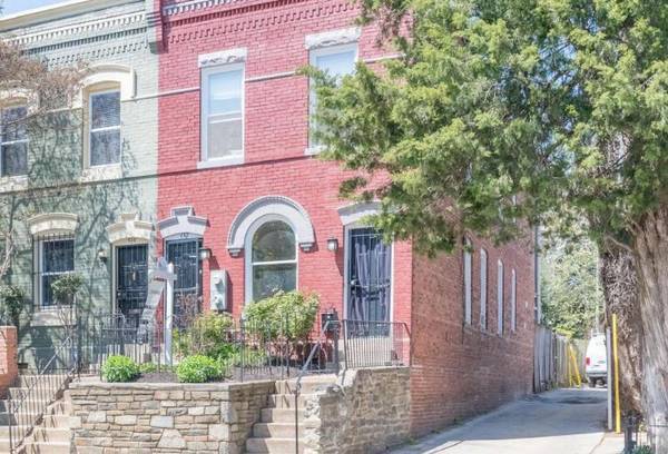 Building Photo - 432 13th St NE