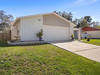 Foto del edificio - Beautiful Valrico Home | No Carpet + Screened Patio + Bonus Room