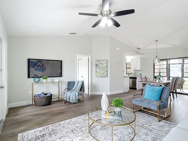 Building Photo - Gorgeous 3-Bedrorom, 2 Bath, 1165 sq ft home