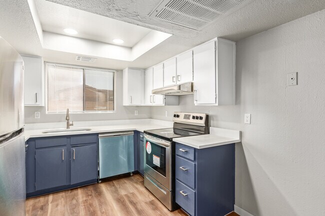 Building Photo - 2223 W Dora St
