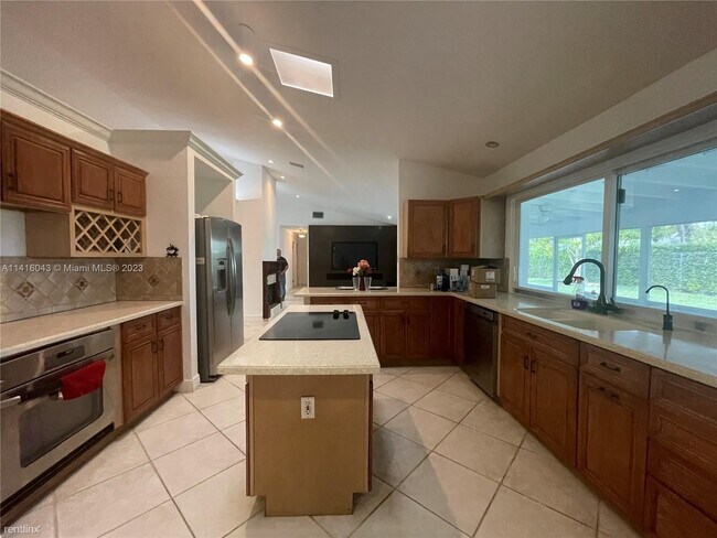 Building Photo - 4 br, 2 bath House - 8701 SW 191st St