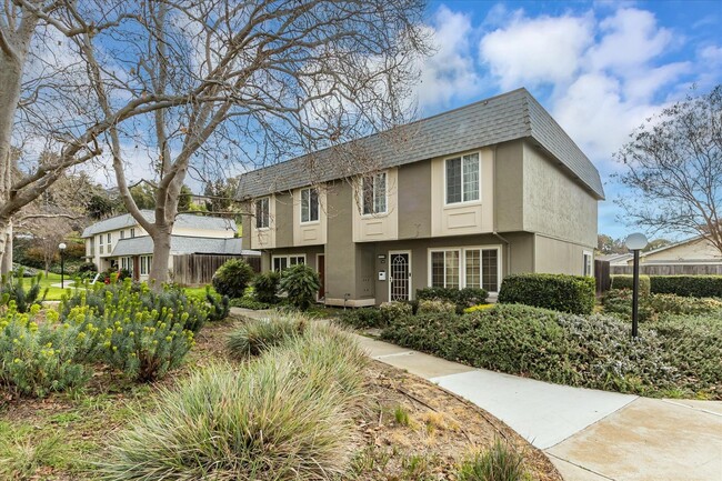 Building Photo - Old Piedmont Townhome