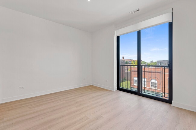 Foto del edificio - 1801 W Grand Ave