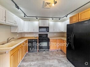 Building Photo - 95 1/2 Parkwood St