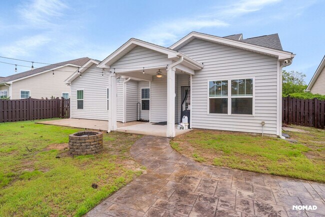 Foto del edificio - Spacious 3BR House in Holly Ridge! Close p...