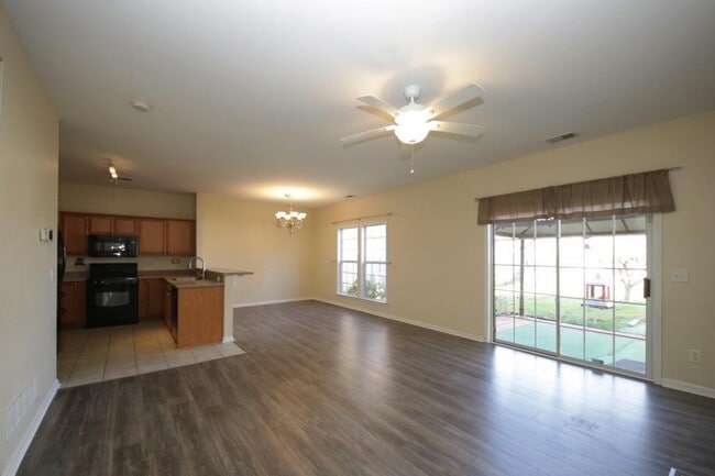 Foto del edificio - 2120 Highland Gate Dr