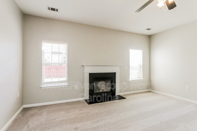 Building Photo - 140 Dunnell Rd