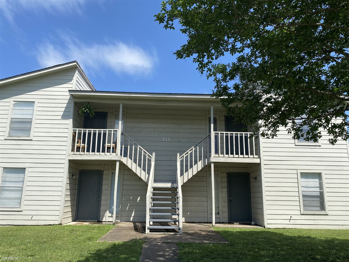 2 br, 1.5 bath 4plex 711 Vassar Ct C Condo for Rent in College