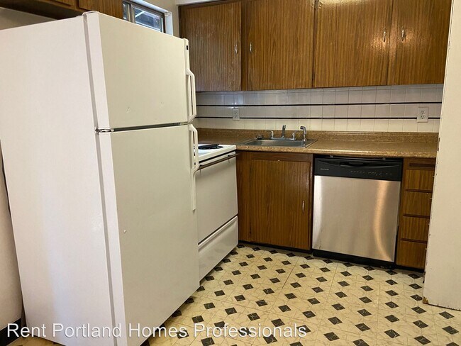 Building Photo - 3809-3811 SE 164th Ave