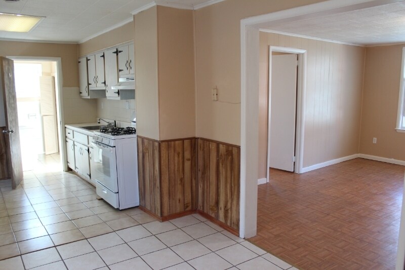 26 Franklin St Unit 2, Gloversville, NY 12078 Apartment for Rent in