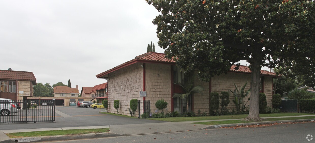 Primary Photo - 12114-12116 Deana St