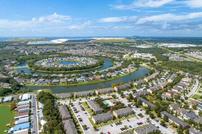 Building Photo - Beautiful 2-Bedroom Townhouse in Tampa | Brand New Paint & Vinyl Floors!