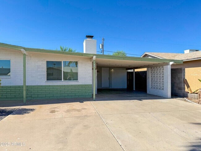 Building Photo - 3237 E Captain Dreyfus Ave