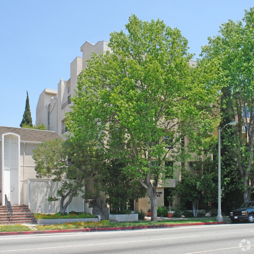 Building Photo - BWG