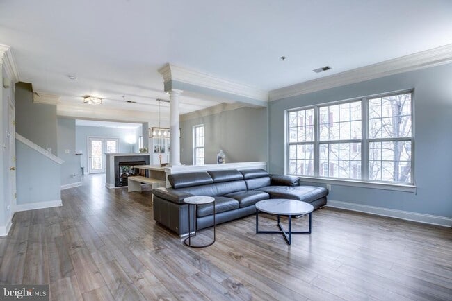 Foto del edificio - 8069 Gatehouse Rd