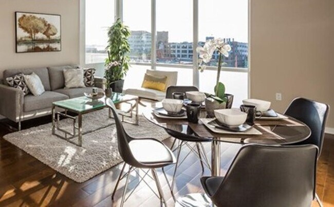 Foto del edificio - Modern Two Bedroom Condo