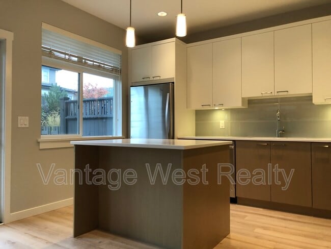 Building Photo - 12925 Lake Hill Dr