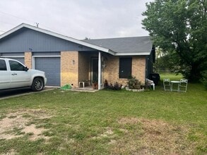 Building Photo - 201 W Goforth Rd