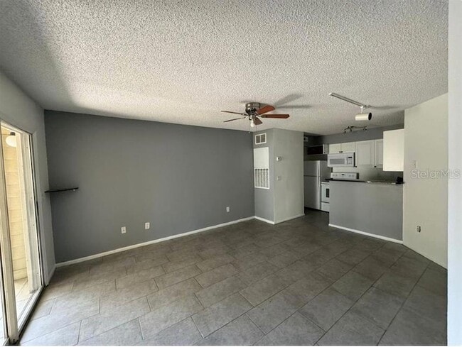 Building Photo - 5136 Park Central Dr
