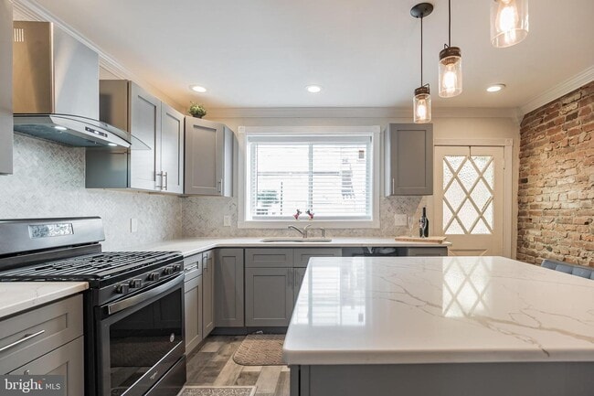 Kitchen - 2312 S Hutchinson St