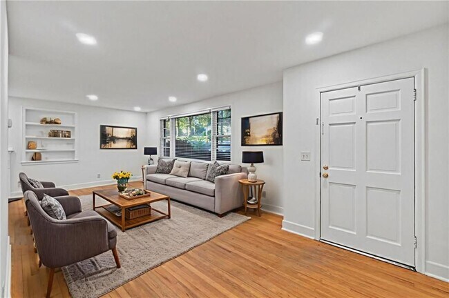 Building Photo - 1340 Cumberland Dr