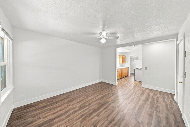 Foto del edificio - 724 W Lewis St