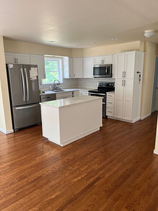 Foto del edificio - Private 3/4 BR 2.5Ba in Forestdale area of Sandwhich