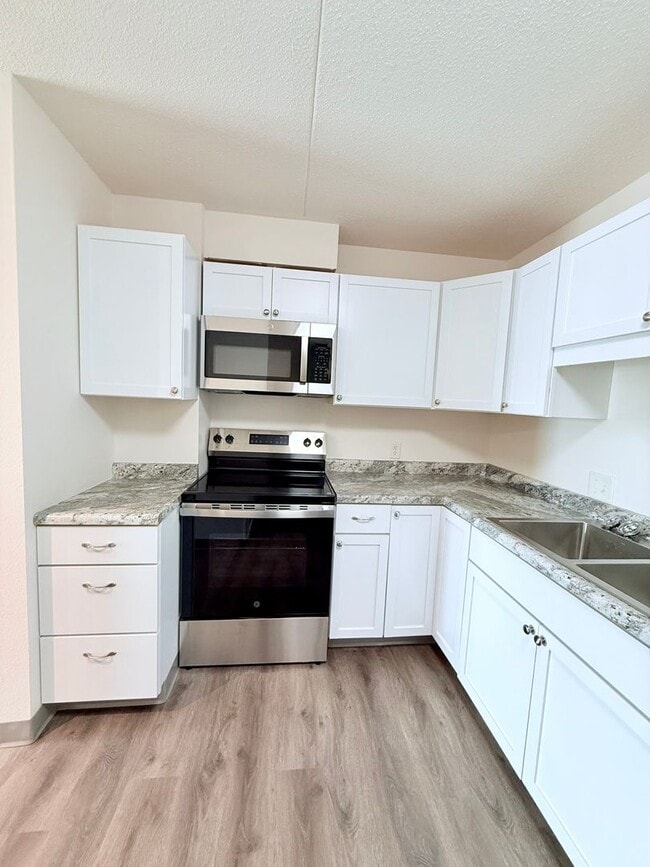 Interior Photo - Baypoint Shoreline