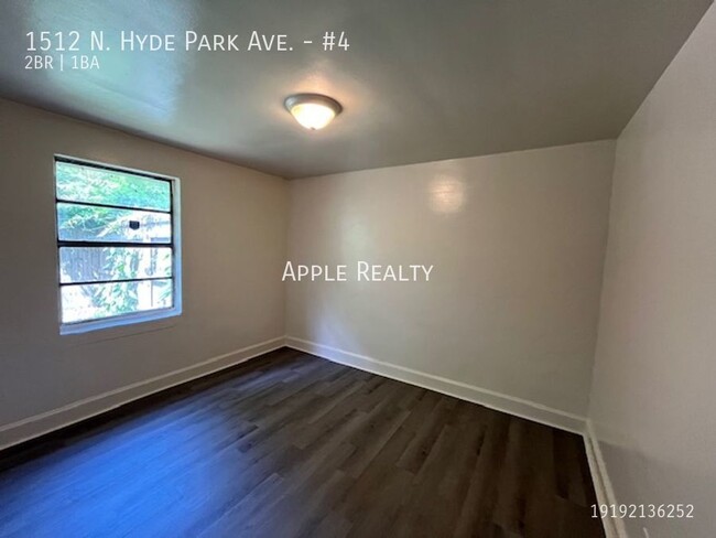 Building Photo - 2 bed 1 bath Duplex Ready Now!