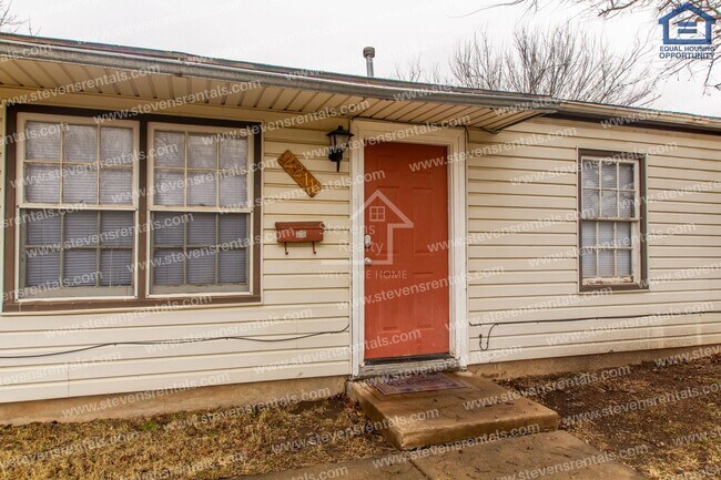 Building Photo - 2211 NW 26th St