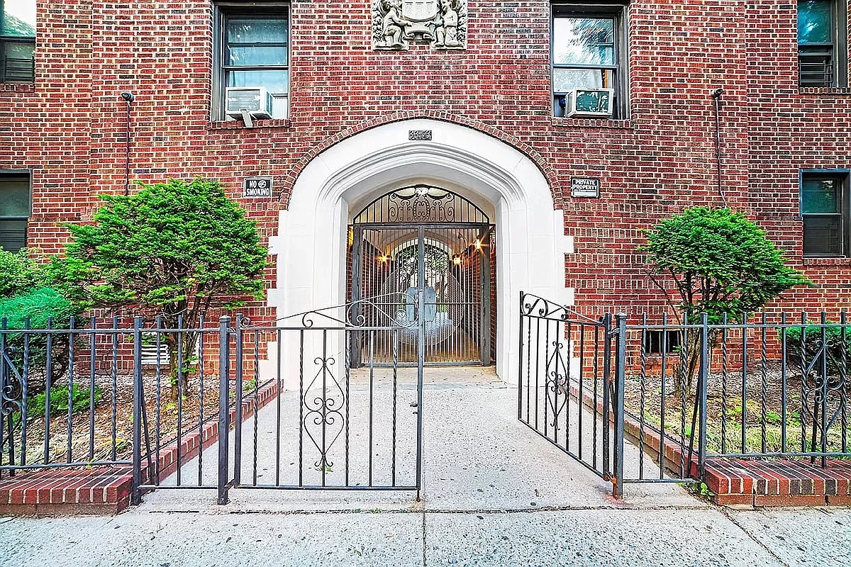 Building Entrance - 3353 82nd St
