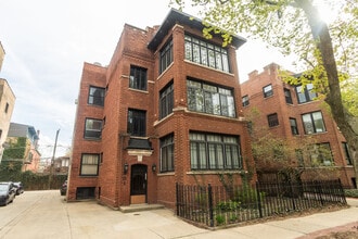 Building Photo - 901 W Ainslie St