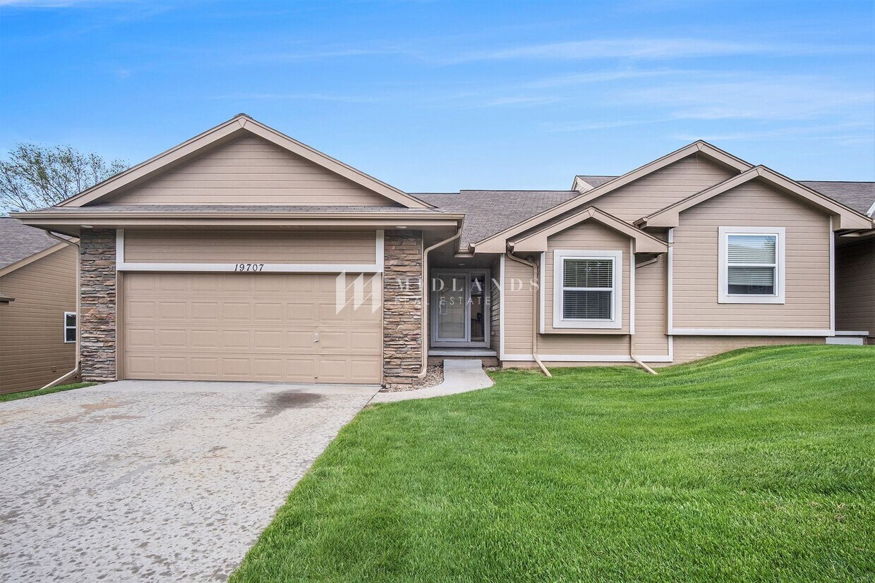 Foto principal - Ranch Townhome in Shadow View