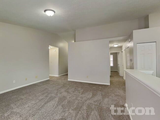 Foto del edificio - 4831 Dietzen Blvd