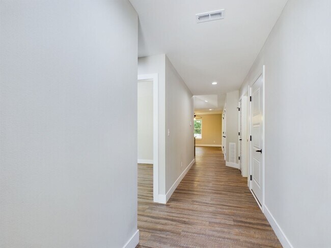 Building Photo - 131