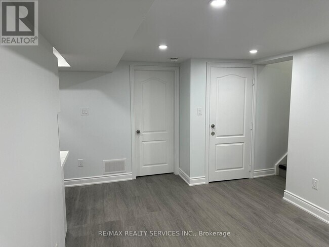 Photo du bâtiment - 6903 Cumberland Ct