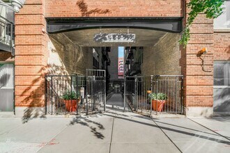 Building Photo - 1500 W Monroe St