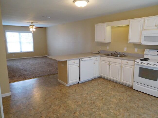 Building Photo - 125b Heatherbrook Ct