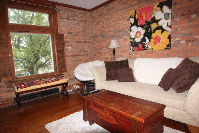 Classic German Village - 239 E Whittier St